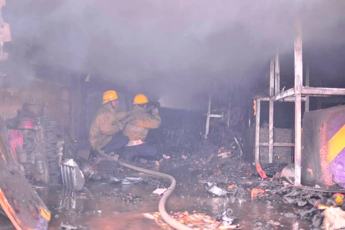 ¡Tragedia! Seis niños y 4 mujeres murieron en incendio en casa de madera