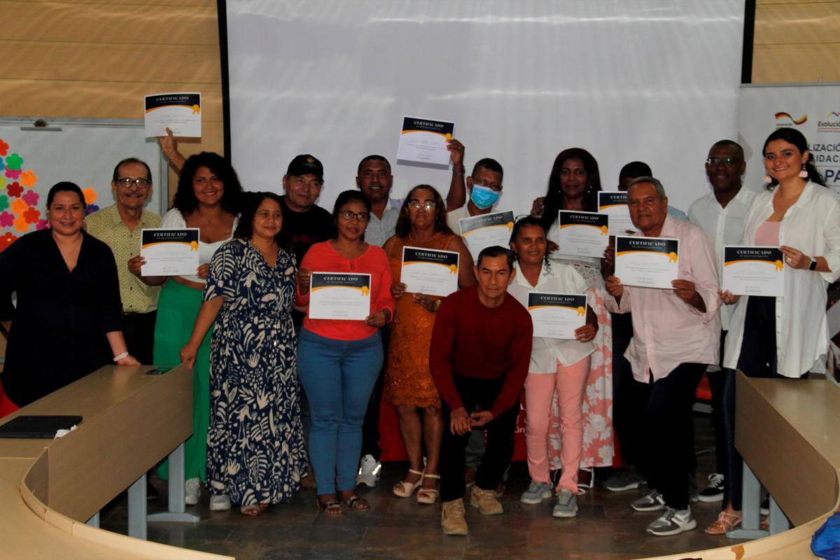 Capacitan a excombatientes y víctimas en “primeros auxilios emocionales”