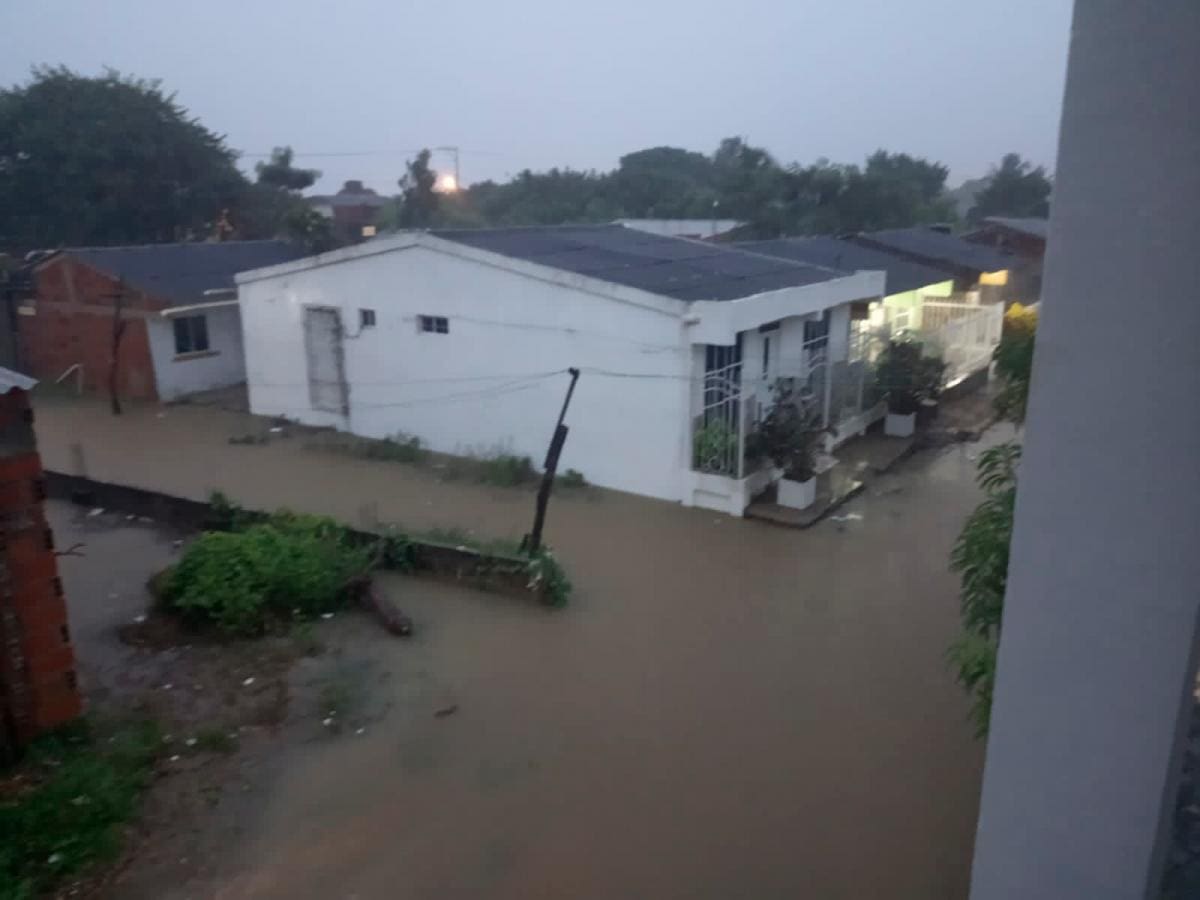 Fuertes lluvias inundan las calles y viviendas de Punta Canoa. //Cortesía