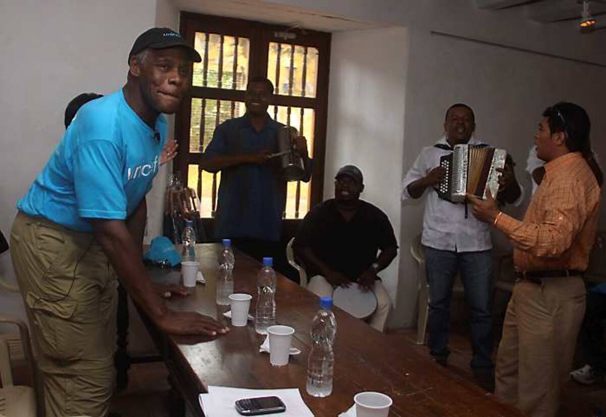 el actor estadounidense fue recibido con un conjunto vallenato en el Palacio de la Inquisición. Maruja Parra/El Universal