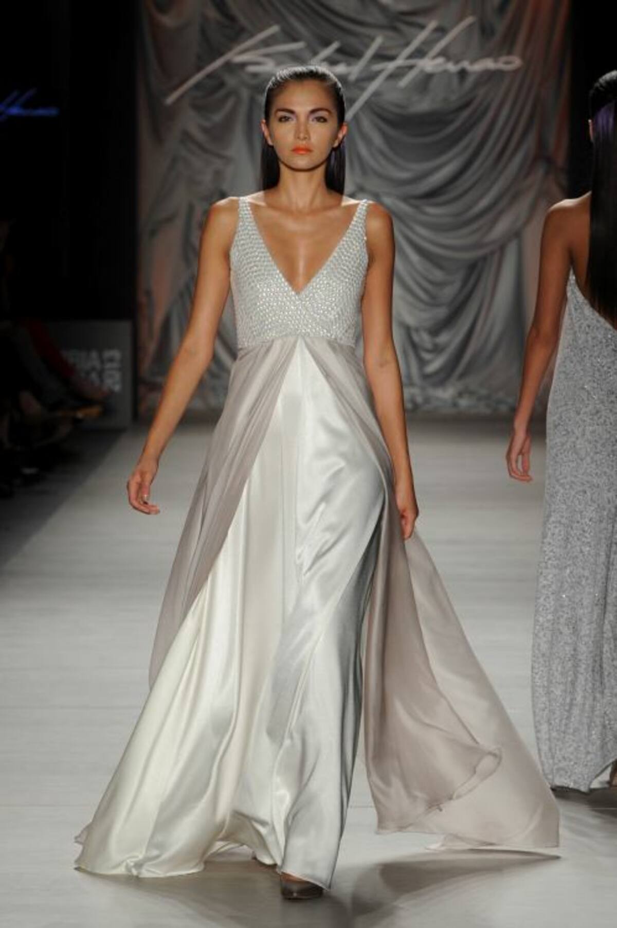 Sedas, tassar, tule, viscosa y cuero fueron las texturas utilizadas para la colección Pietra, de Isabel Henao. Inexmoda/Cámara Lúcida