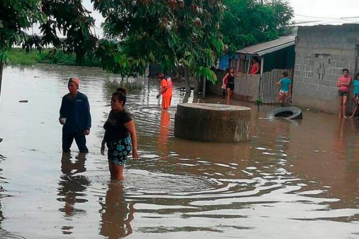 Desbordamiento del río Magdalena deja 454 casas inundadas