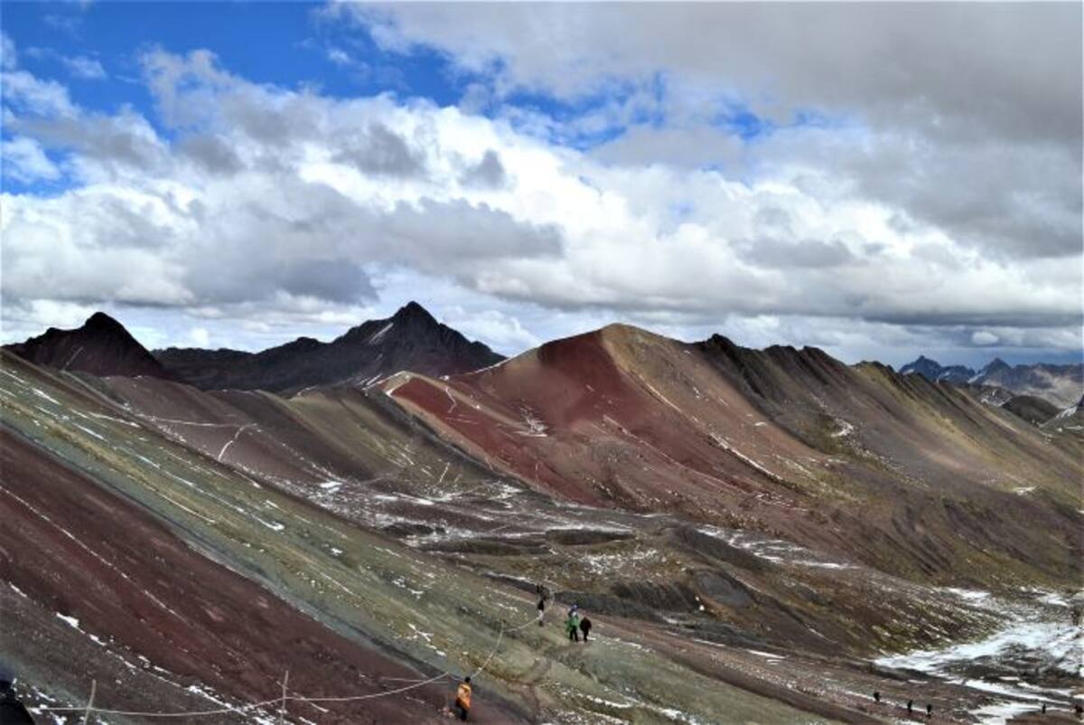 Un poco más de la Montaña Vinicunca o Montaña de los Siete Colores. LUIS C. PRADO