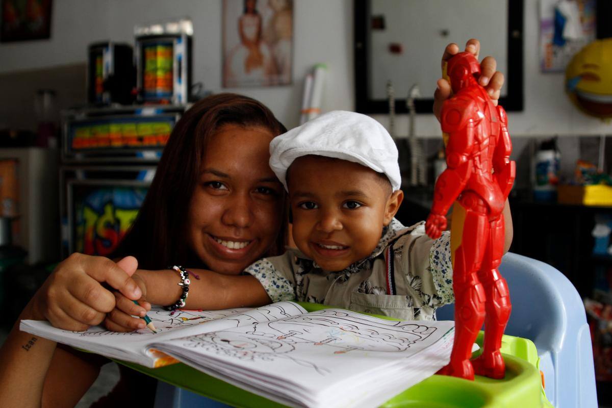 Izan, el niño desahuciado con cáncer y una madre que lucha por su salud