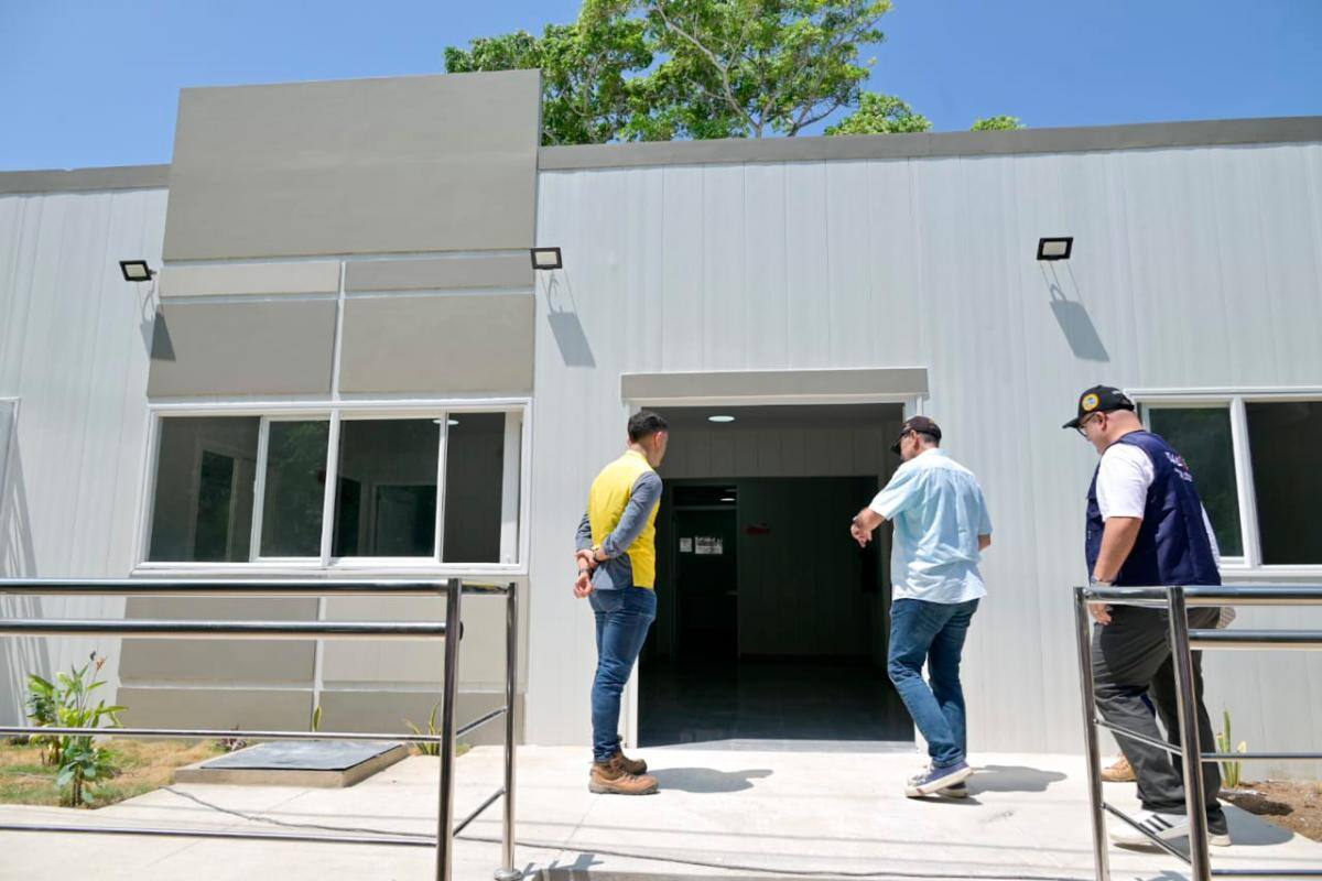 Continúa la inspección de obras a centros de salud en Cartagena