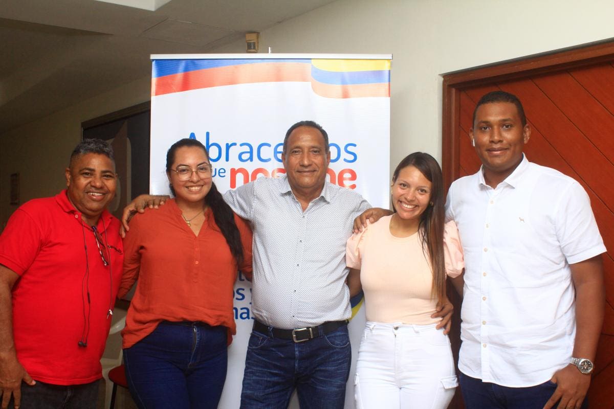 Rafael Ruiz, Stephanie Villarraga, Rodolfo Mejía, Tatiana Rodríguez y Cristian De Voz.