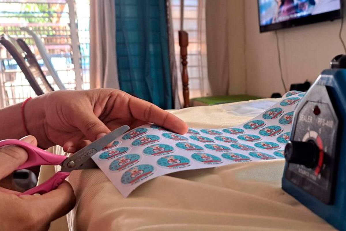 De la bata de laboratorio al delantal: el camino de Kelly por conseguir empleo