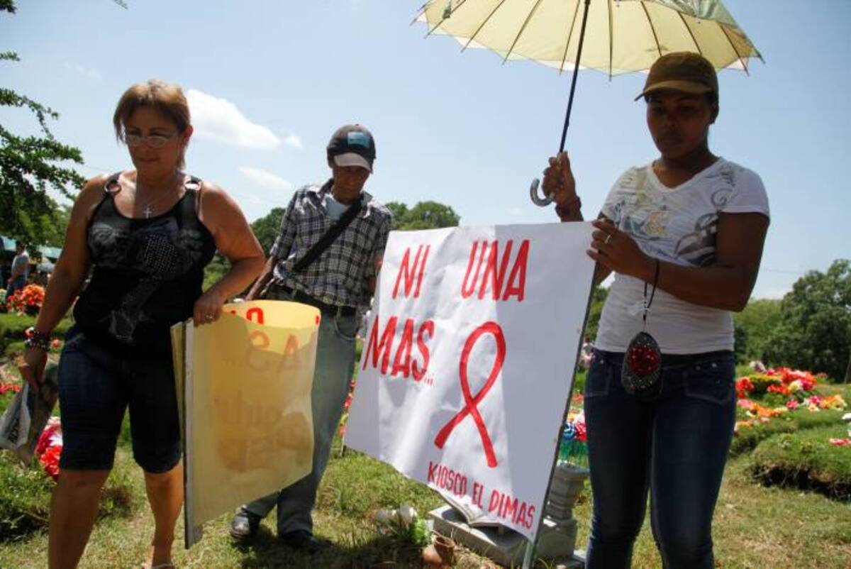 “No más indiferencia, gritemos junt@s: Ni una más”, es la consigna del plantón de hoy. ÓSCAR DÍAZ - EL UNIVERSAL