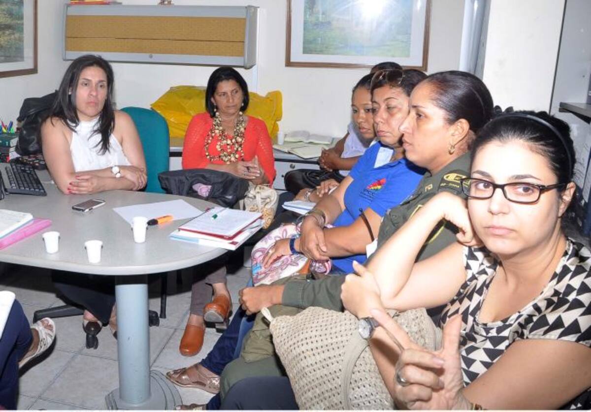 La Directora Nacional del Programa Competencias Ciudadanas del Ministerio de Educación, Olga Lucia Zarate Mantilla, reunida con miembros del Comité Territorial de Convivencia Escolar. Cortesía