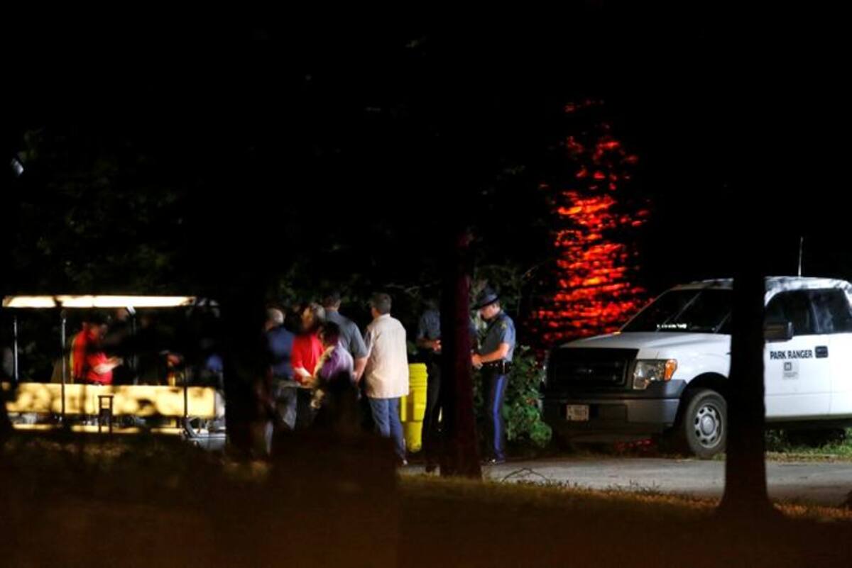 Los equipos de rescate trabajan en la escena de un accidente mortal en un bote en Table Rock Lake en Branson, Missouri. AP Andrew Jansen
