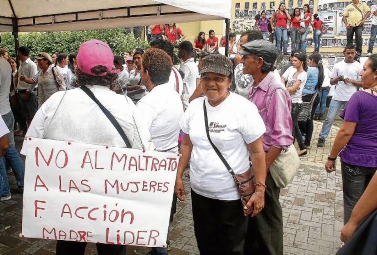 Mujeres del municipio de Sincelejo participaron en el Plantón para rechazar la violencia contra este género. MANUEL SANTIAGO PÉREZ/EL UNIVERSAL/
