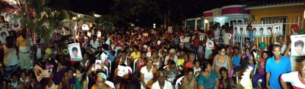 Seguidores de María del Socorro Bustamante se congregaron en el barrio La Esperanza. CORTESÍA