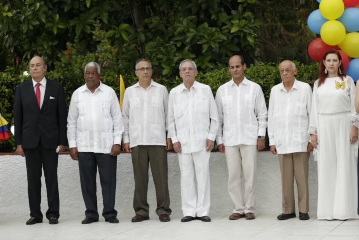 Ceremonia de celebración del 20 de Julio en La Habana: Jorge Durán (izquierda), José Luis Cabeza, Embajador de Cuba en Colombia; Pedro Pablo Quintero, director de América de la Cancillería; Eusebio Leal, historiador de La Habana; Salvador Pardo, ministro de Industrias y Aracelys Morales López, Embajadora de Colombia en Cuba. Maruja Parra-El Universal