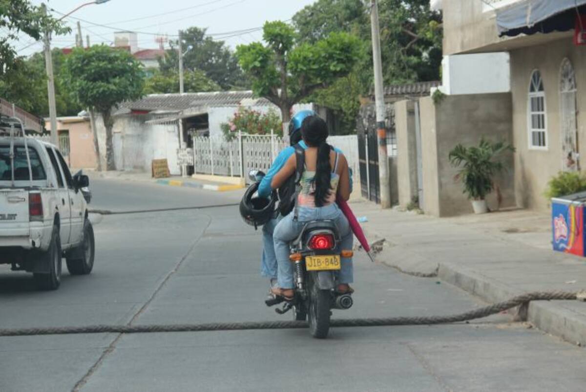 Los resaltos se ubicaron para disminuir la velocidad de las motocicletas que aseguran son usadas para atracar. ANTONIO CANCHILA GARCÍA - ELUNIVERSAL.COM.CO
