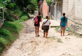 Dumek explica el proyecto para enajenar bienes en Mandela, San José y Junín
