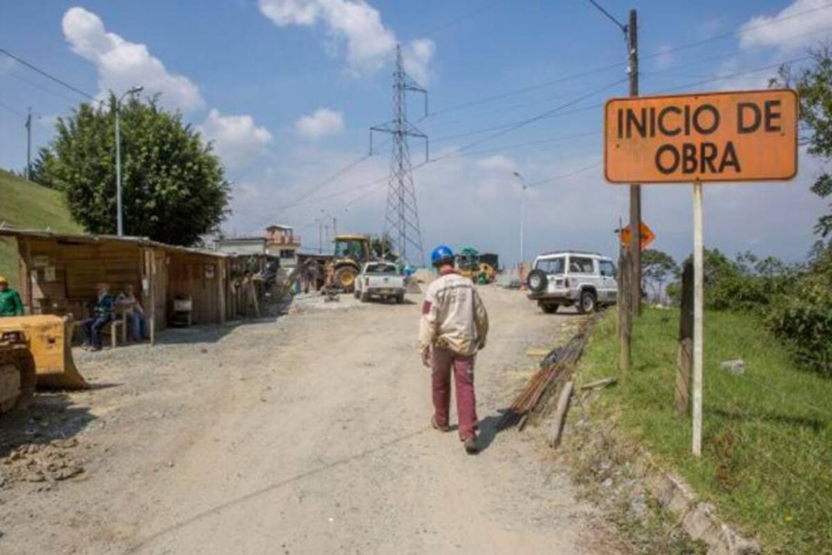 Presidente firmó decreto de “Pliegos Tipo” para infraestructura de transporte