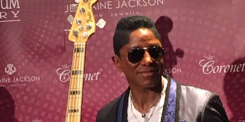 Hermano de Michael Jackson recibe condena económica en demanda por agresión