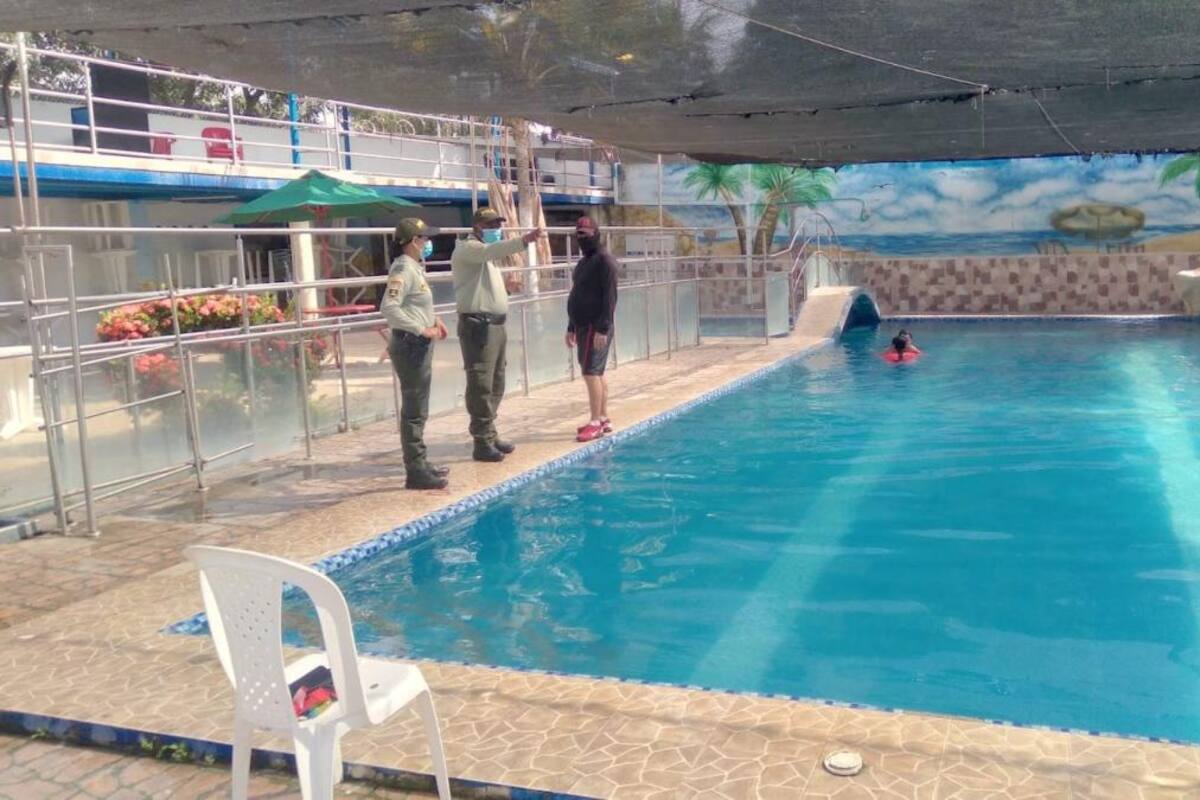 Policía del Atlántico realiza controles en balnearios y piscinas de los municipios