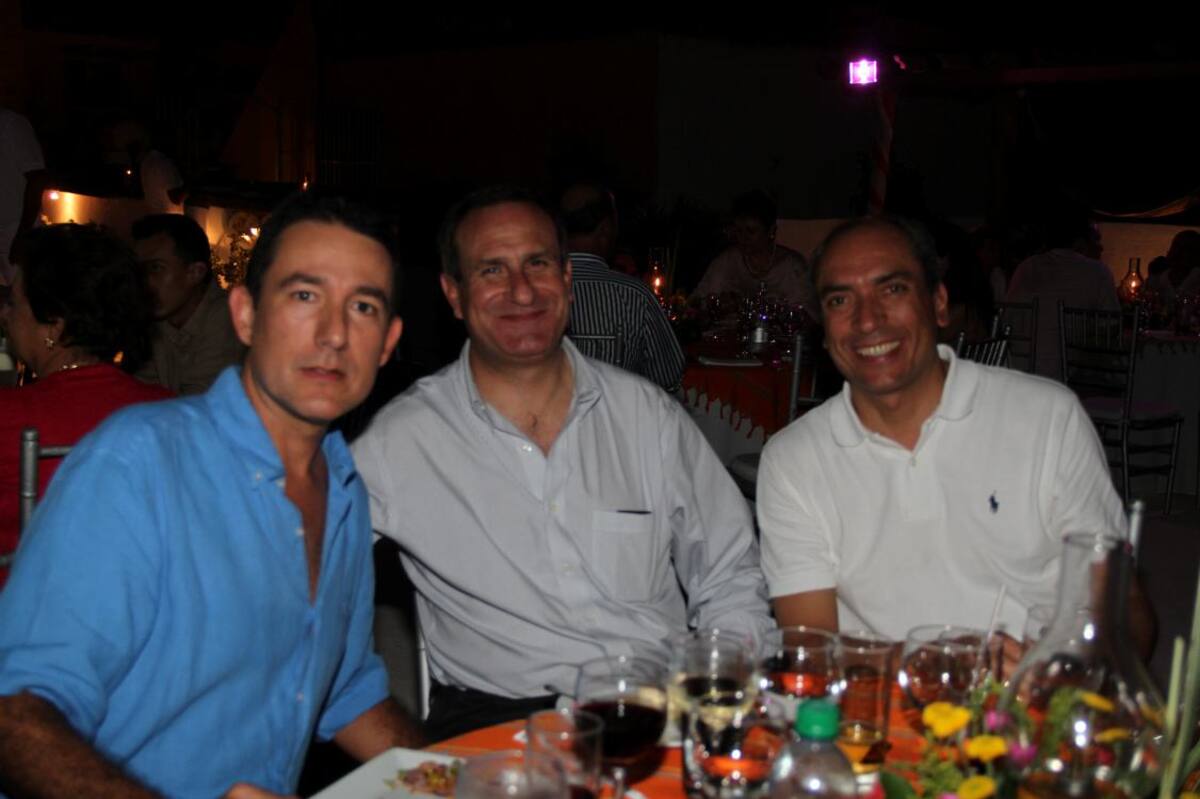 José Alonso González, Mauricio Bernabot e Iván Uribe.