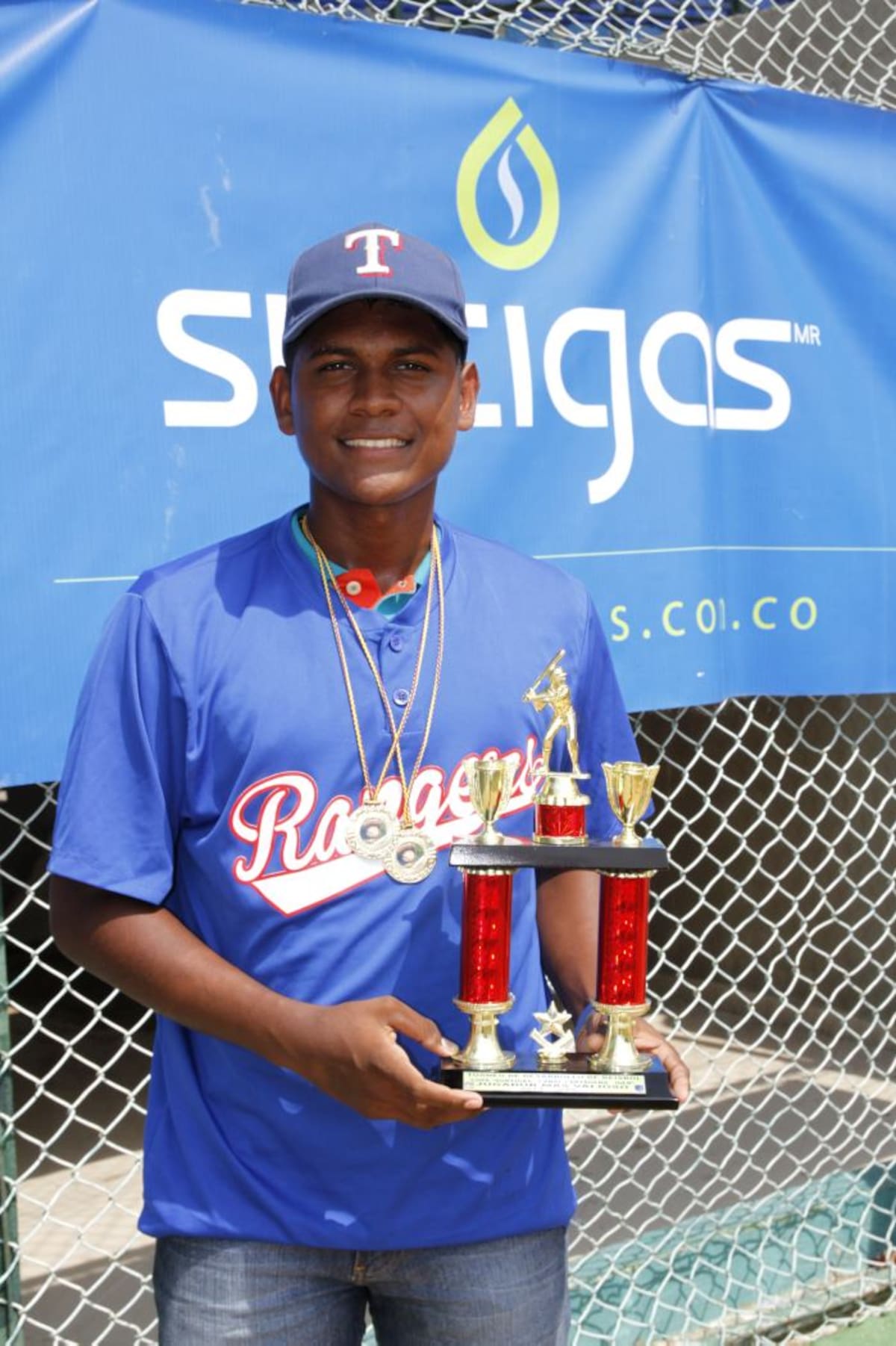 David Lozano, champion bate del Torneo de Desarrollo. LuisEduardo Herrán