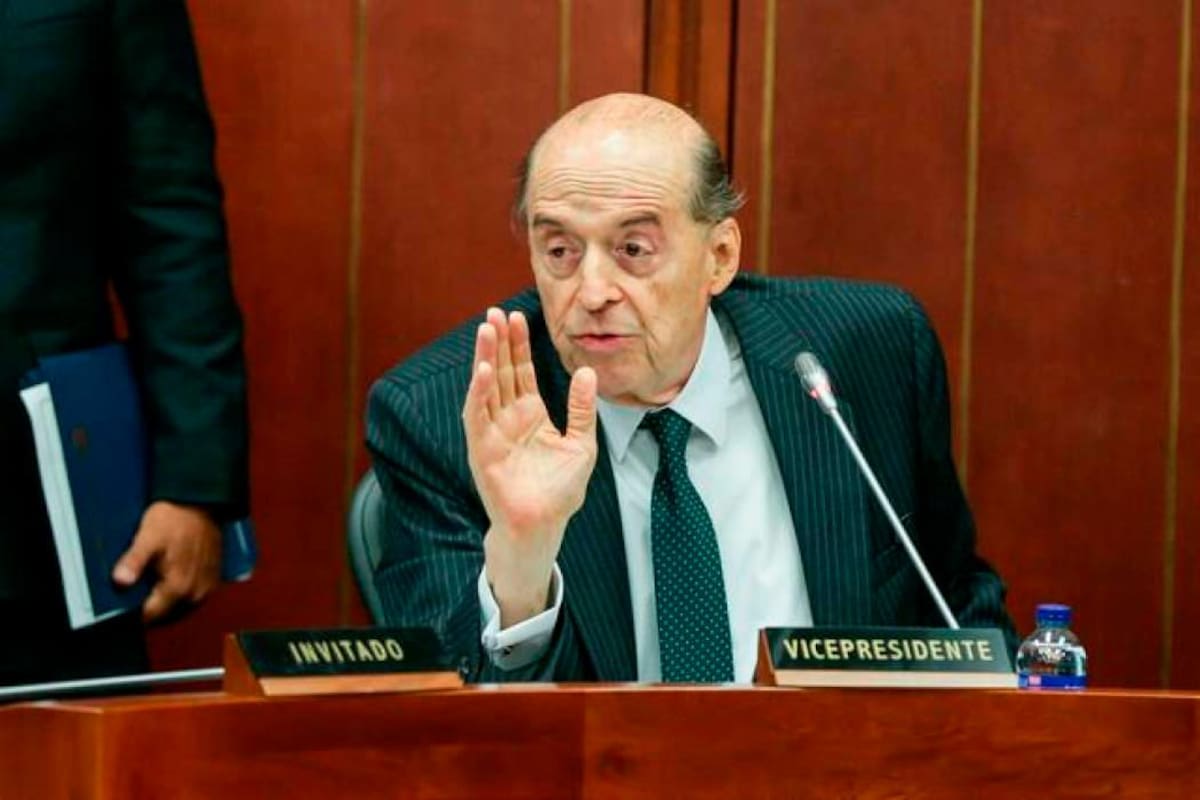 ¿Extorsionado? Reveladores chats sobre el caso del canciller Álvaro Leyva