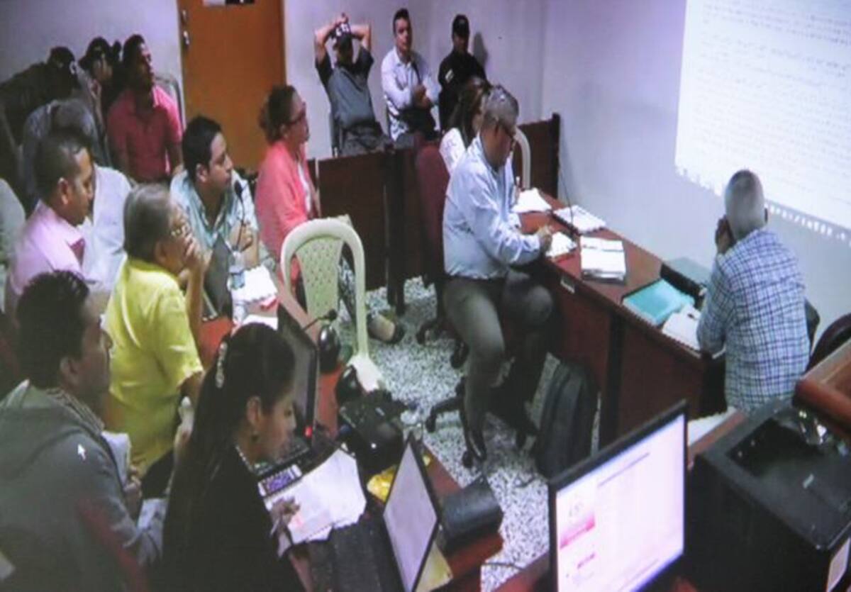 Más de 80 horas, en 9 días, le llevó a la Fiscalía imputar los delitos de cohecho y concierto para delinquir contra el alcalde Manolo Duque, su primo José Julián Vásquez, el concejal Jorge Useche y la contralora Nubia Fontalvo. Ahora el turno es para la defensa en audiencia que se reanudará el sábado 26 de agosto. Maruja Parra
