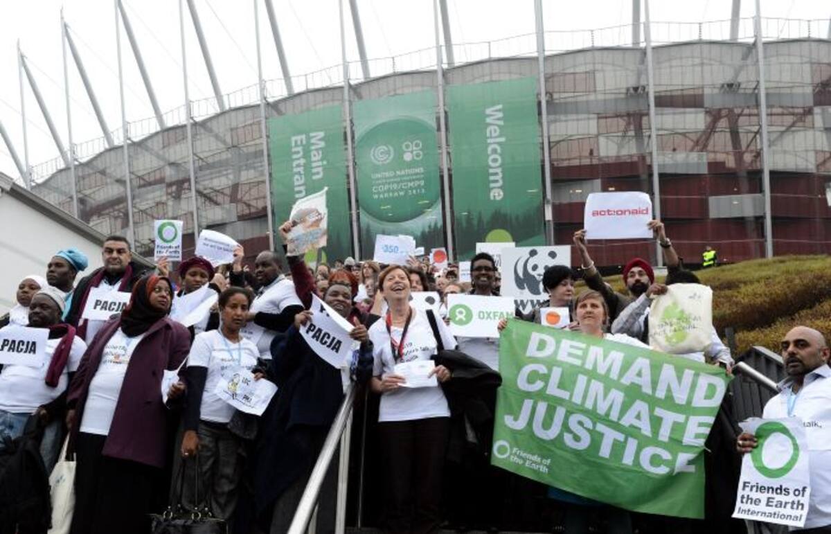 Protesta de activistas de Greenpeace. AFP JANEK SKARZYNSKI