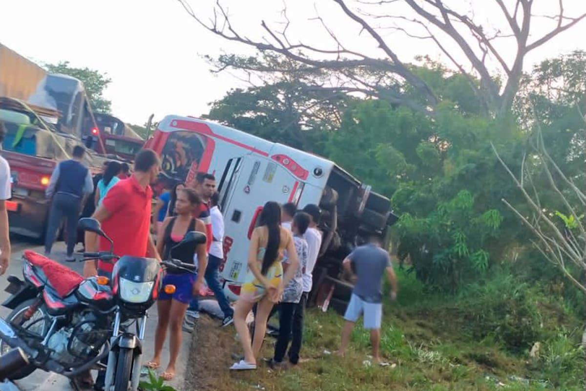 Bus de la agrupación de Omar Geles se accidentó en Sahagún, Córdoba