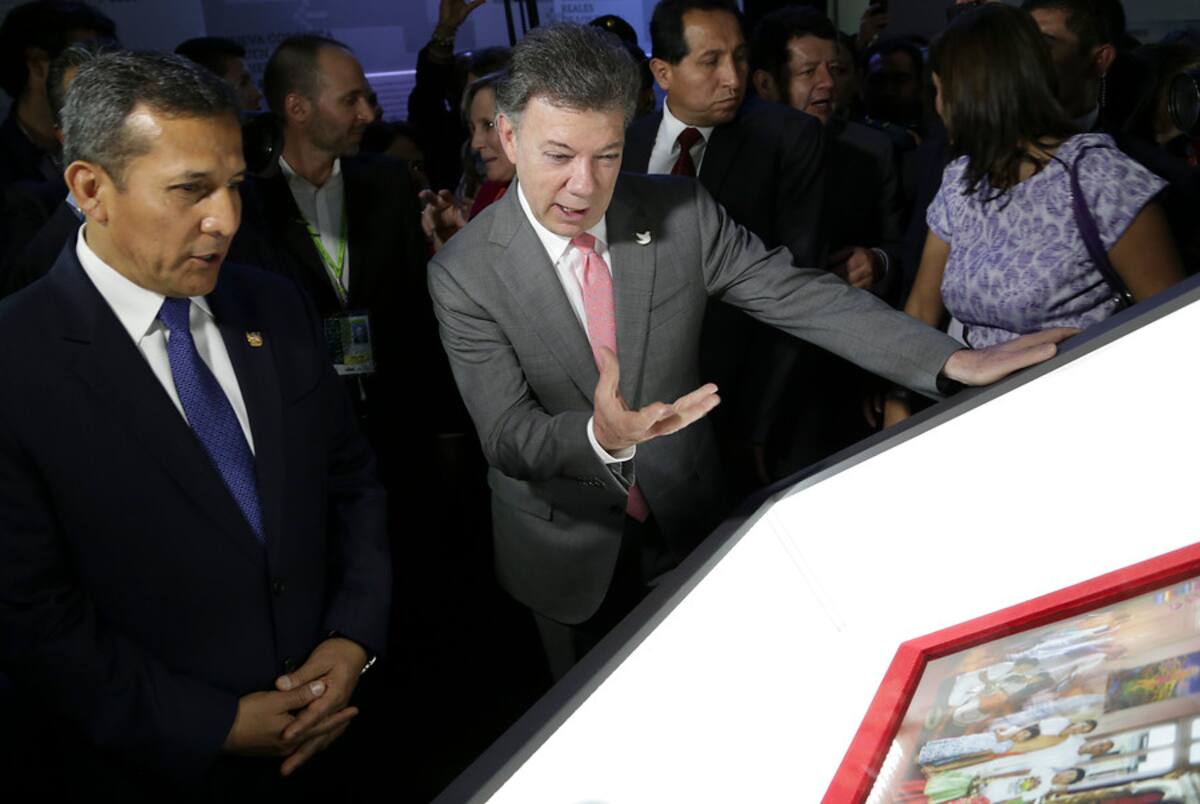 El presidente Santos y el presidente de Perú, Ollanta Humala, en la inauguración de la Feria del Libro de Bogotá COLPRENSA