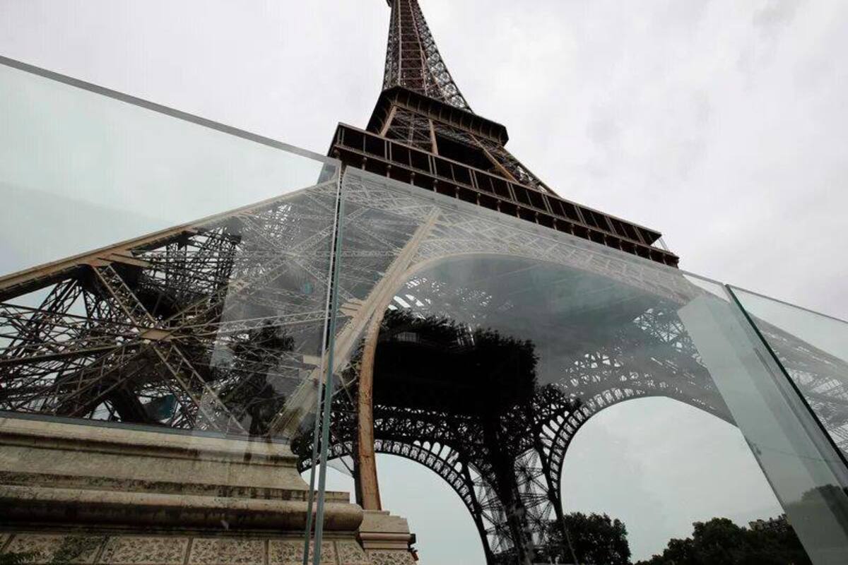 Dos monjes inculpados por quemar antenas de telefonía móvil en Francia