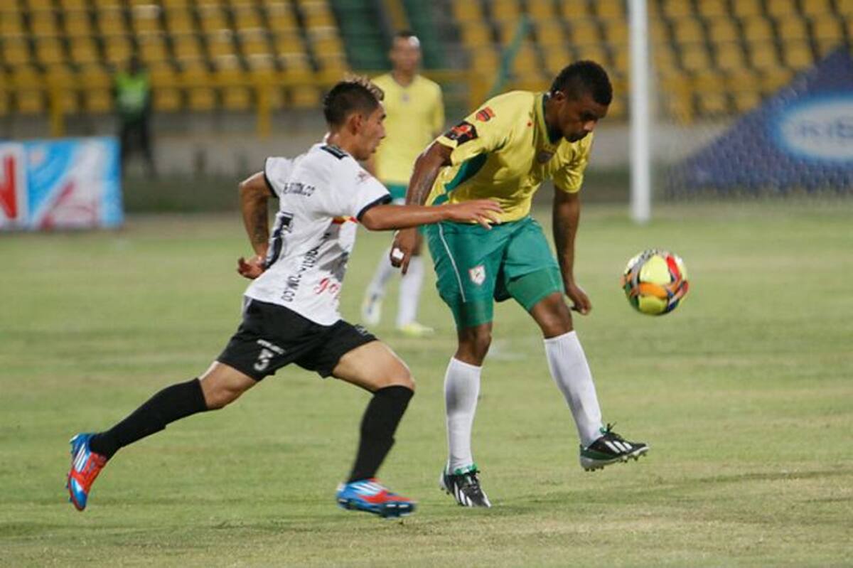 Anoche, en el Jaime Morón, después de ir ganando 2-0, el Real Cartagena terminó empatando 2-2 ante el Bogotá. Julio Castaño - El Universal