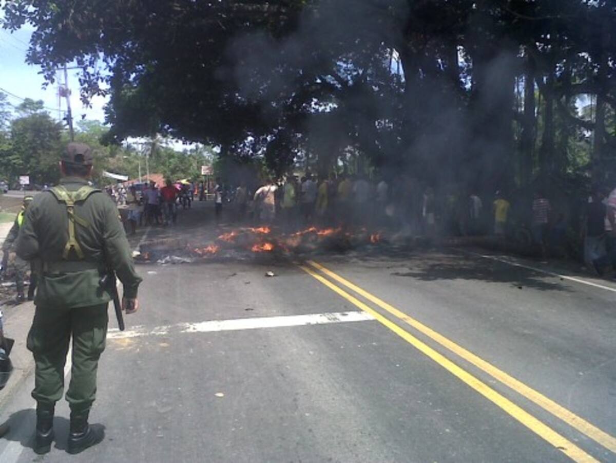 Hay graves disturbios en la Troncal de Occidente, a la entrada de Malagana, lo que mantiene paralizado el tráfico en la Troncal de Occidente. JUAN GUILLERMO CASTRO - EL UNIVERSAL
