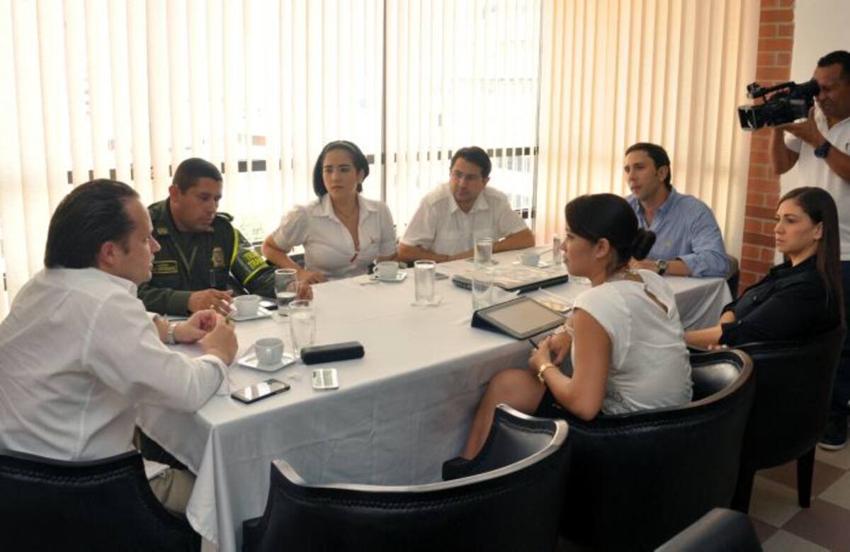 Reunión entre la superintendencia de Puertos y Transportes y funcionarios de la Alcaldía de Sincelejo. Manuel Santiago Pérez - El Universal