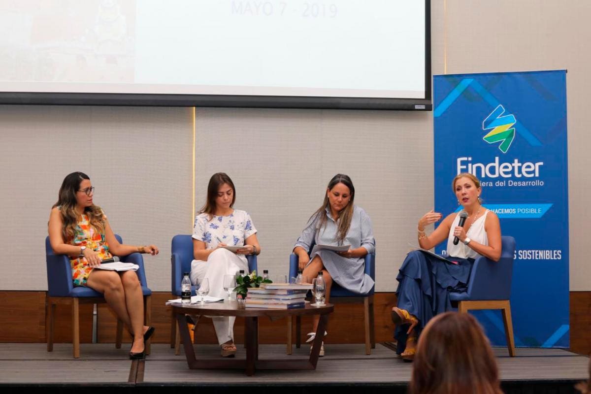 El evento de Findeter e Invest Cartagena incluyó un panel sobre el cumplimiento del Pacto por Cartagena 2033. Paola Mercado, Verónica Monterrosa, María Camila Salas y Sandra Gómez.