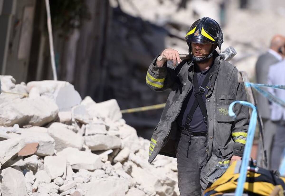 Imágenes que deja el sismo en Italia. AFP FILIPPO MONTEFORTE