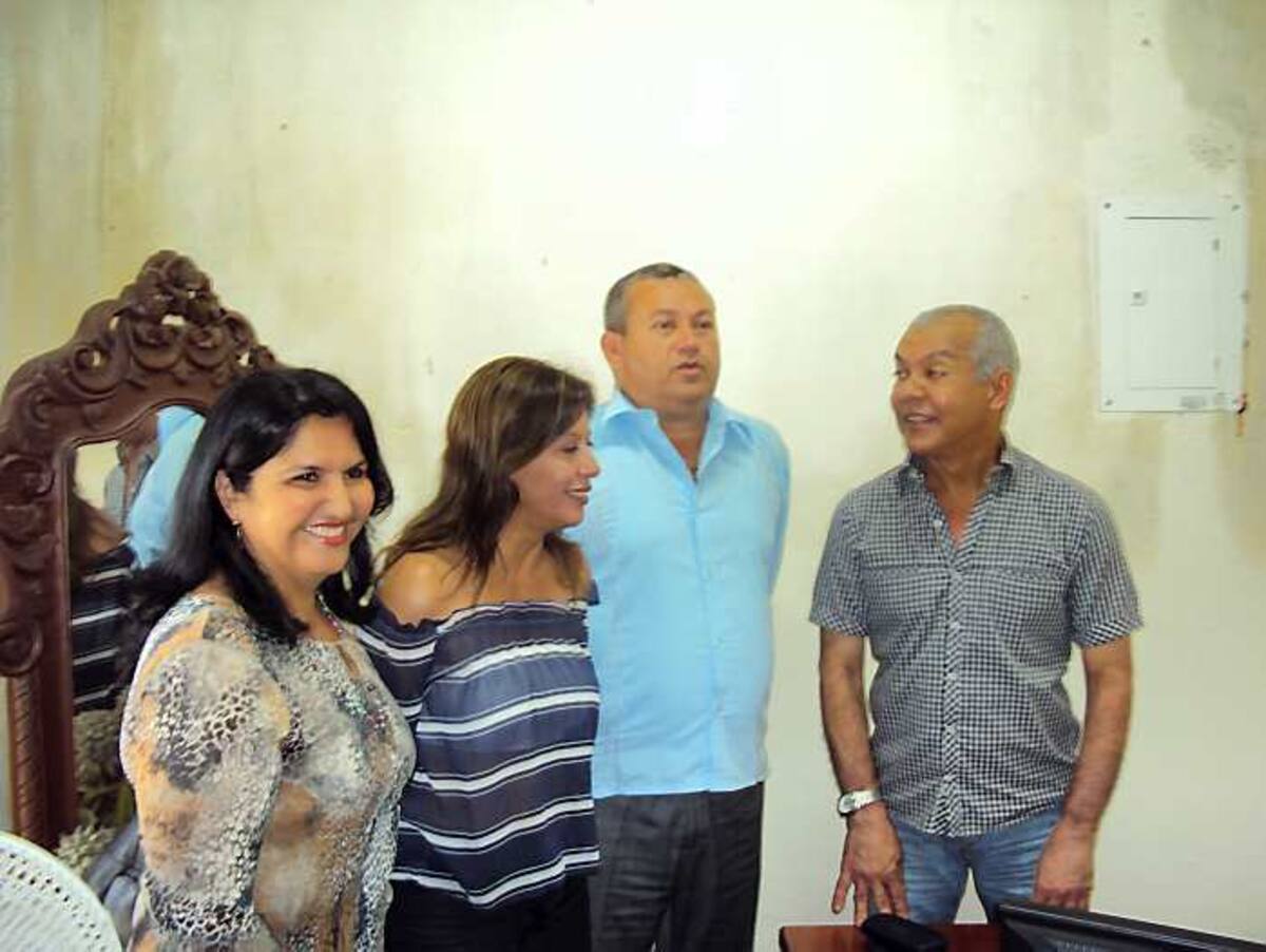 En la primera reunión estuvieron Eva Castillo, Claudia Espinosa Puello, el alcalde electo Mayron Martínez y el primer mandatario de los turbaqueros Miguel Arnedo. Cortesía