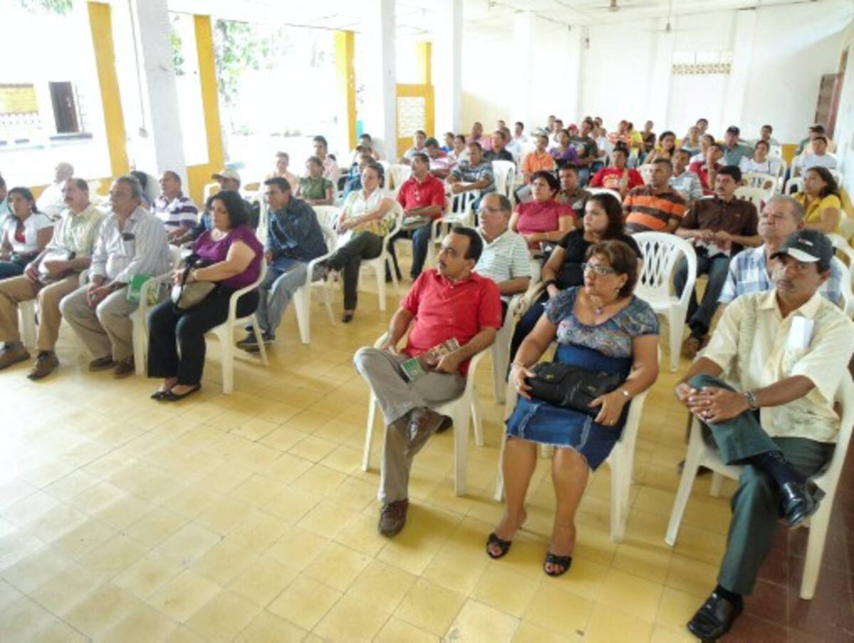 Candidatos a Alcaldía y Concejo de El Carmen de Bolívar asistieron a una capacitación organizada por la Policía Nacional. LILA LEYVA VILLARREAL, CORRESPONSAL EL UNIVERSAL