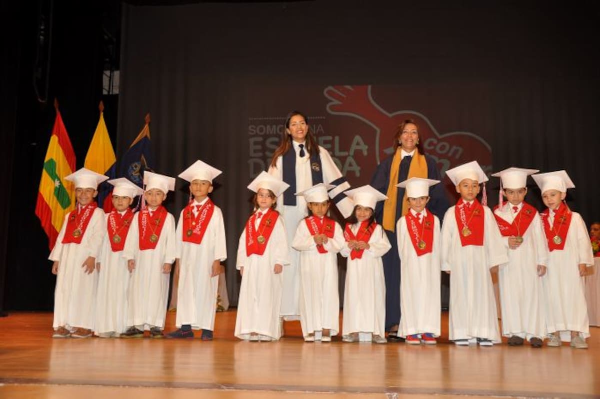 Atrás: Gina Perez y Elvira Martínez; adelante: Manuel Gil, Miguel Benito Revollo, Efraín Dueñas, Samuel Buitrago, Sara Eli Paola Mendoza, María Salime Raish, Sofía Rodríguez, Nicolás Roa, Sebastián Vasco, Andrés Marrugo y Saed Correa. CORTESÍA