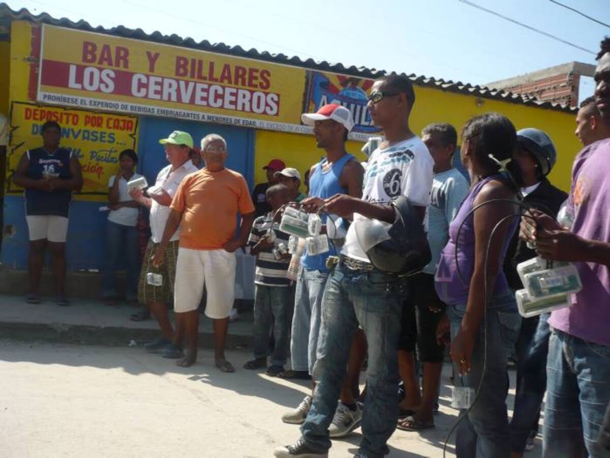 Los habitantes de Nelson Mandela dicen que están cansados de los abusos de Electricaribe con el descomunal cobro que les hacen en las facturas del servicio. RUBEN DARIO ALVAREZ-EL UNIVERSAL