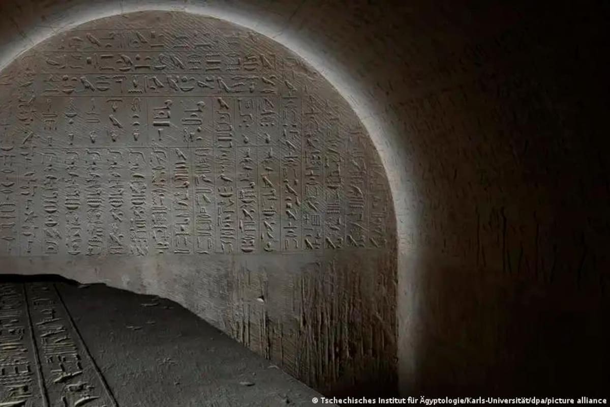 Hallan antigua tumba egipcia llena de hechizos mágicos