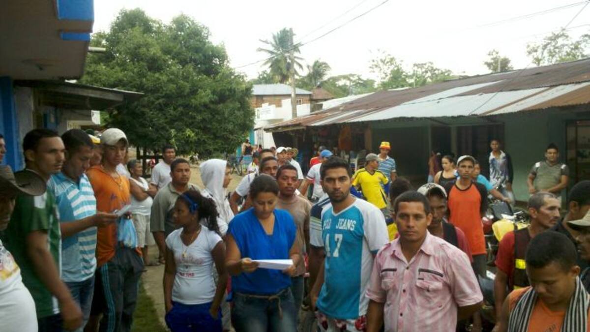 En días pasados un gran número de mototaxistas y trabajadores de las minas se fueron a la sede de la Personería municipal para exigir que se les garantice su derecho al trabajo. Cortesía