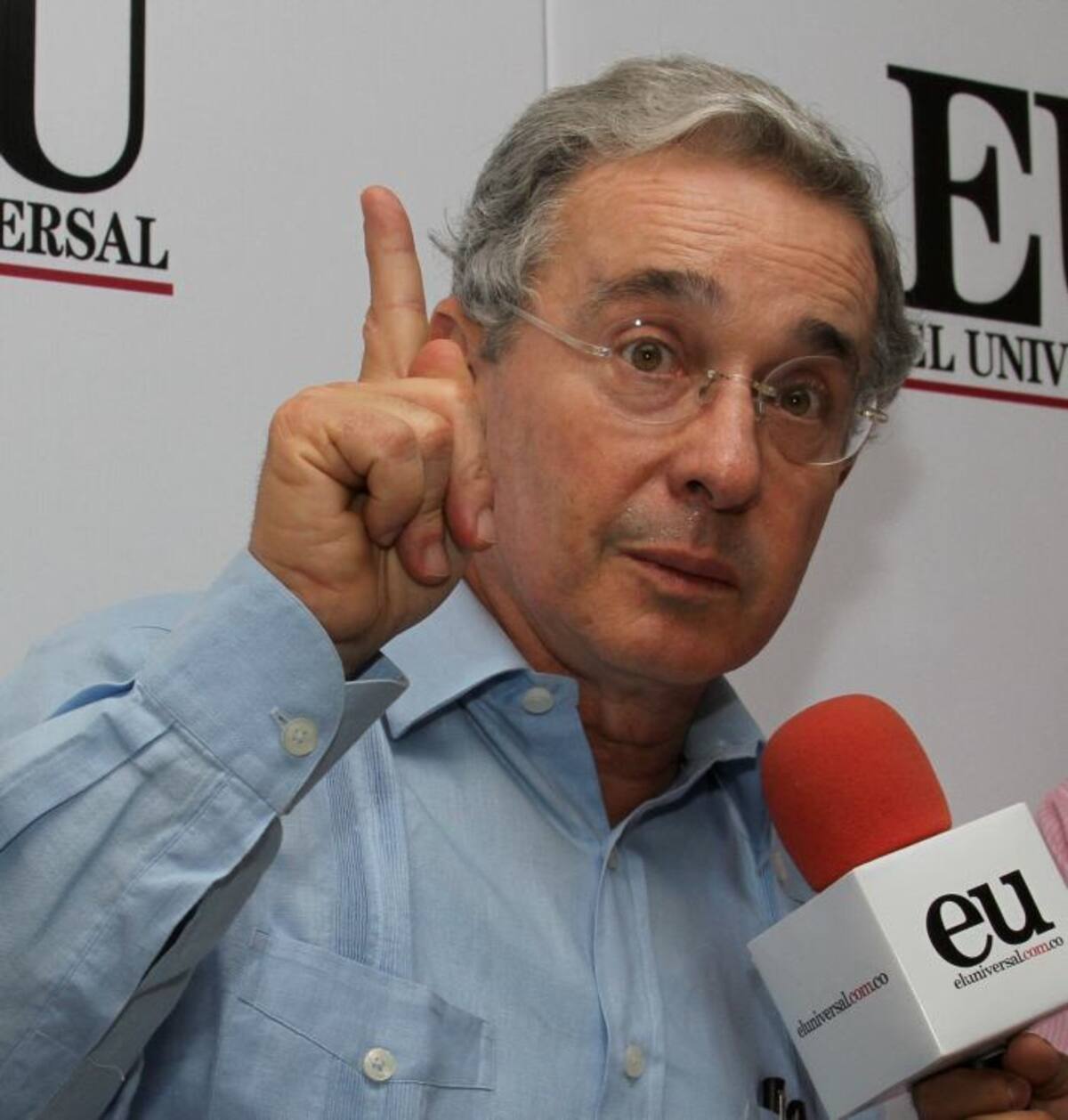 Álvaro Uribe estuvo cara a cara con 800 twiteros y seguidores de nuestra web, el más alto registro de una entrevista desde que empezó este sistema. Allí lo atacaron unos y alabaron otros. Maruja Parra