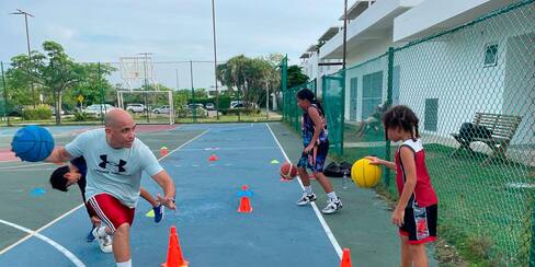 Tony Gosen Güette, el árbitro de baloncesto multifacético