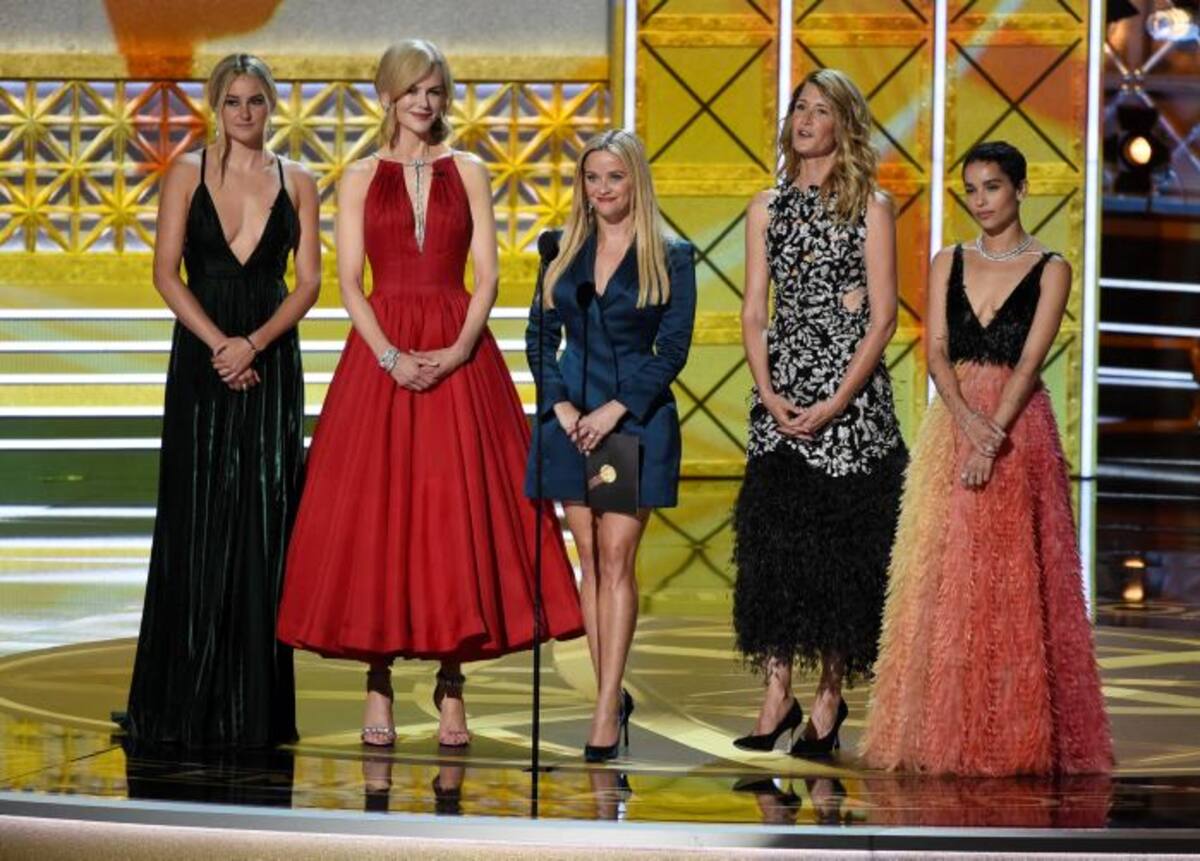 Shailene Woodley, Nicole Kidman, Reese Witherspoon, Laura Dern y Zoe Kravitz presentan el premio a la mejor actriz de reparto en una serie de drama en los 69 premios Emmy. AP Chris Pizzello