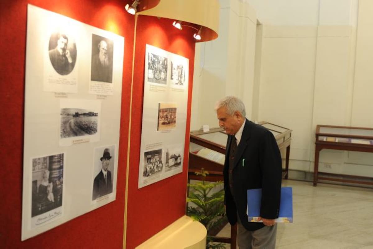 Exposición de cartas de Mahatma Gandhi . AFP