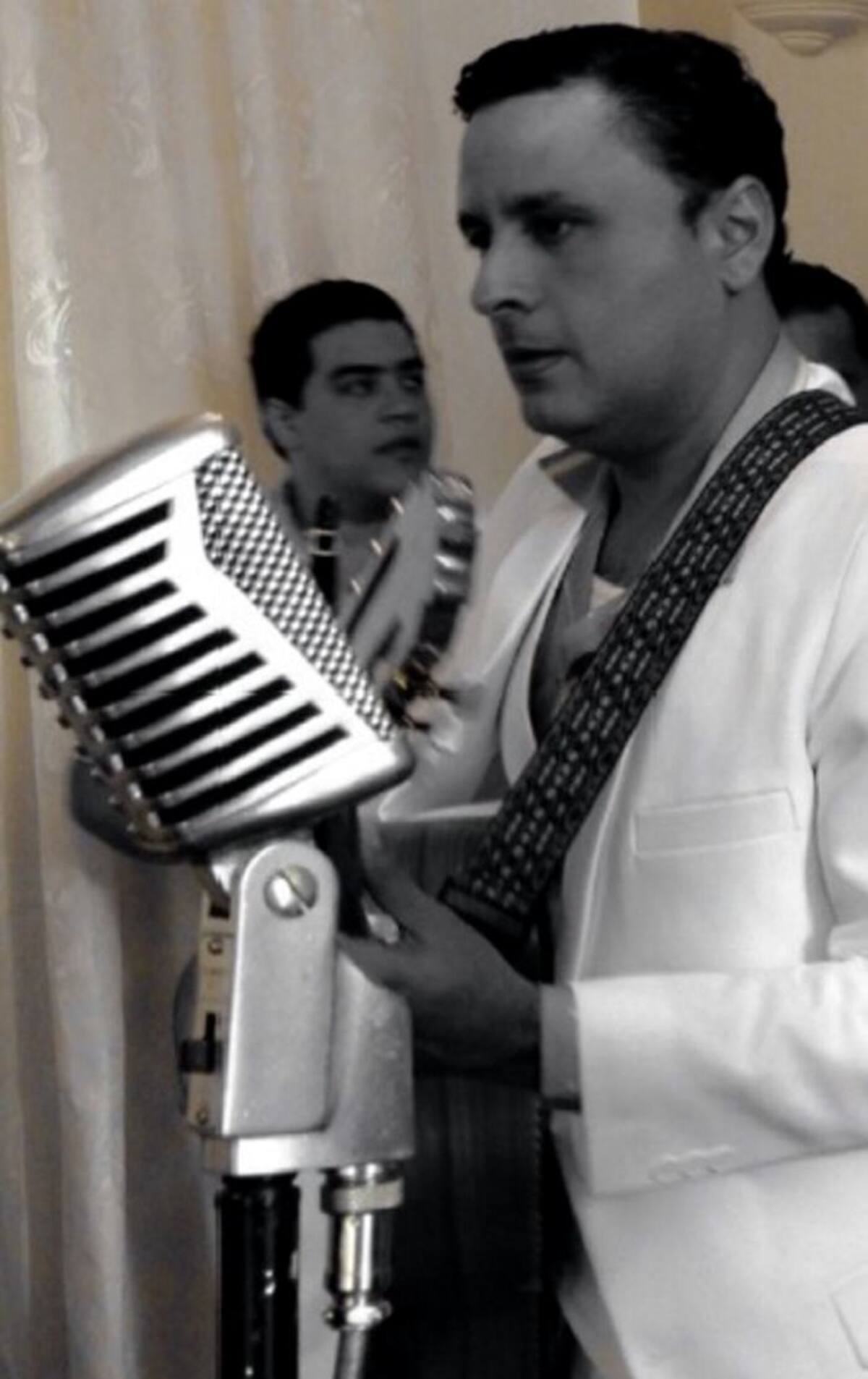 Boris García interpretando su personaje, Lezama.