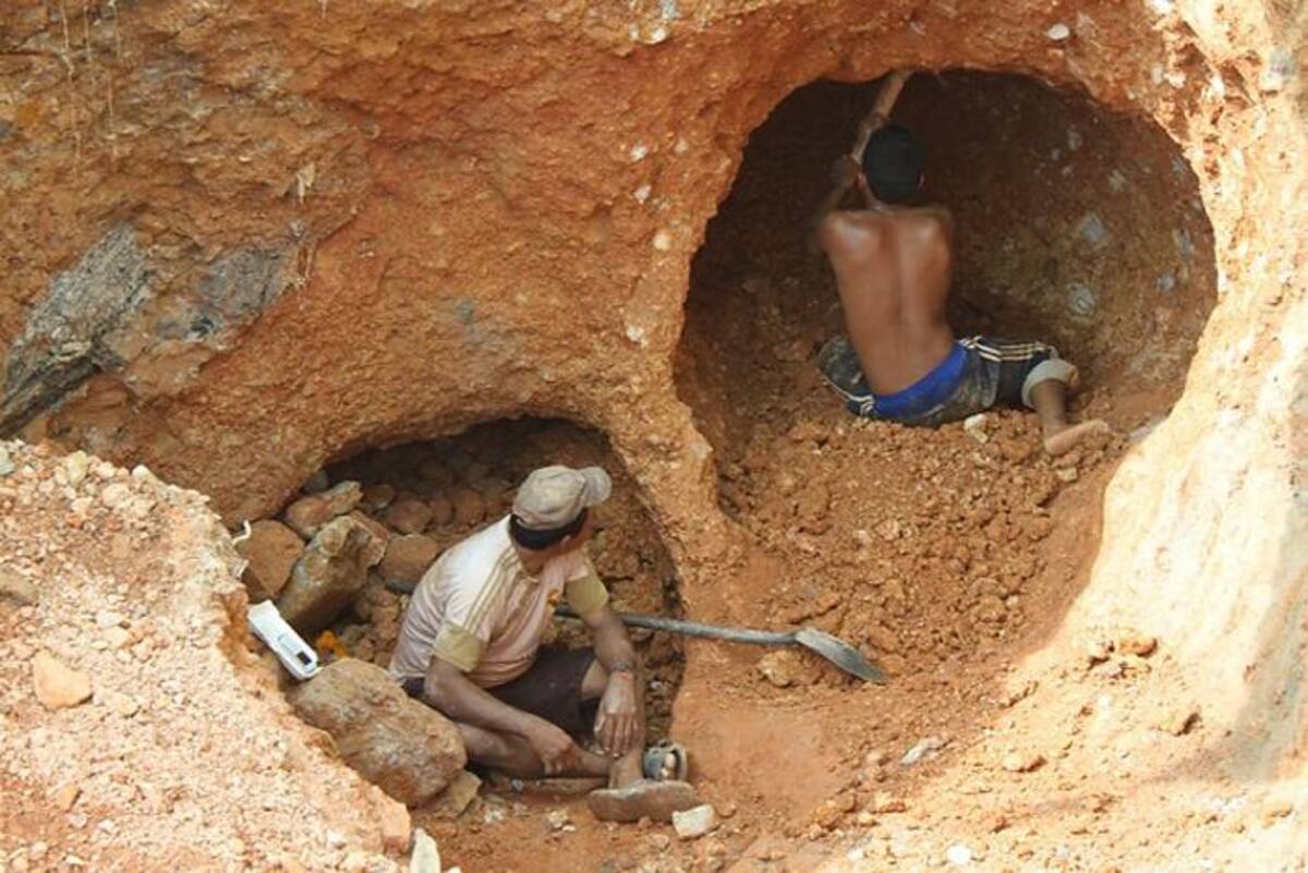 En la mina habrían quedado atrapadas varias personas, una de las cuales ya habría sido rescatada con vida. Colprensa