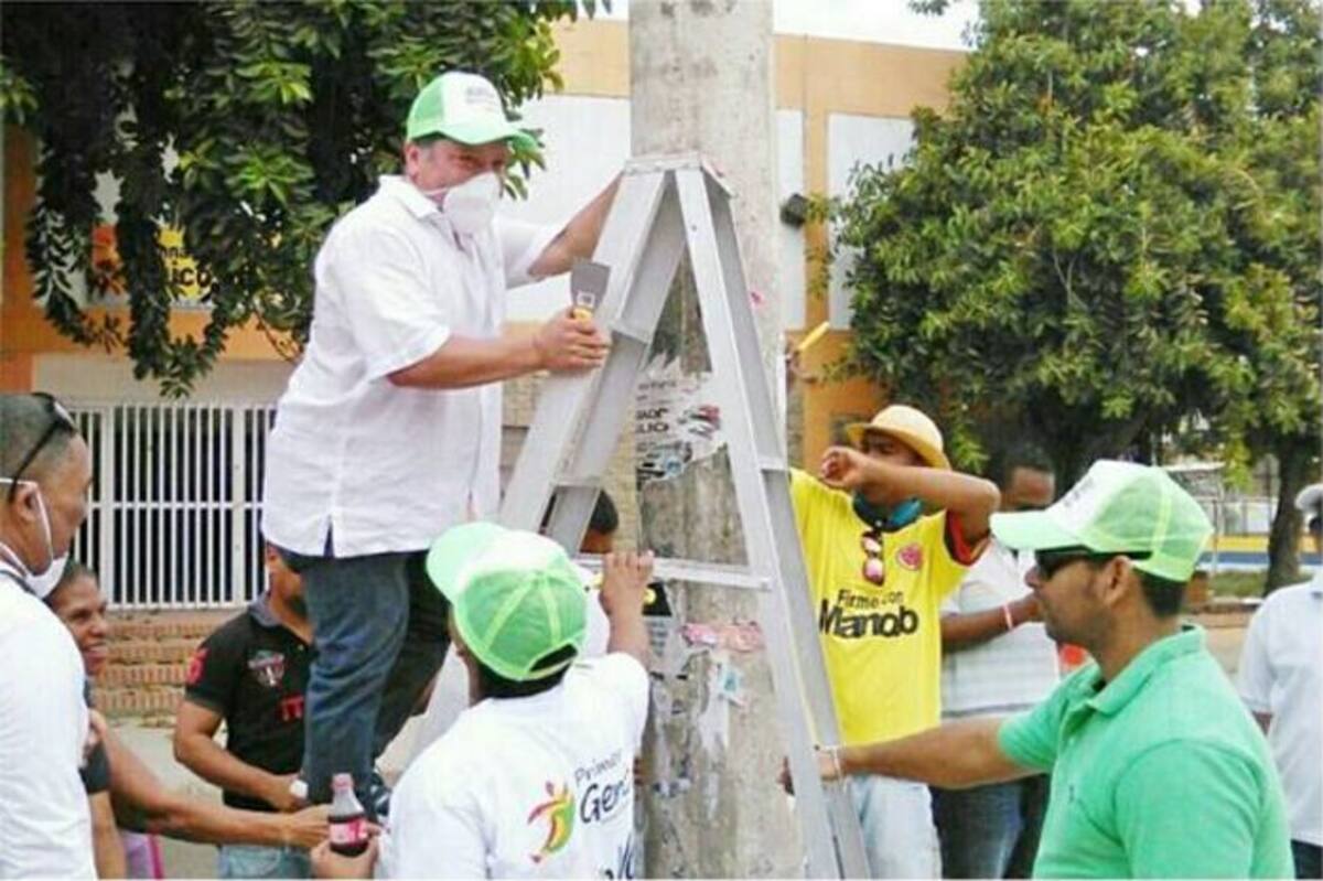 Manuel Vicente 'Manolo' Duque en las calles de Cartagena. Foto tomada de Facebook