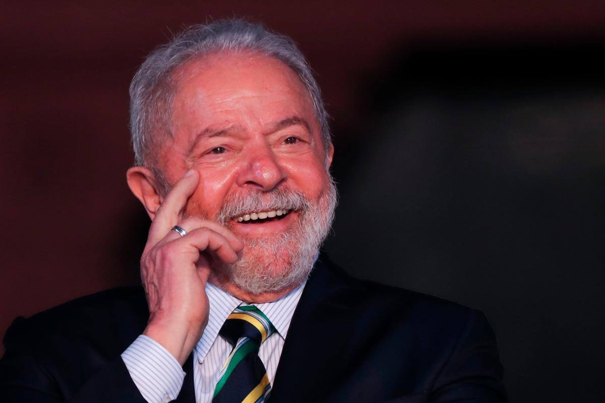 Lula sería elegido presidente de Brasil sin disputar balotaje, según sondeo