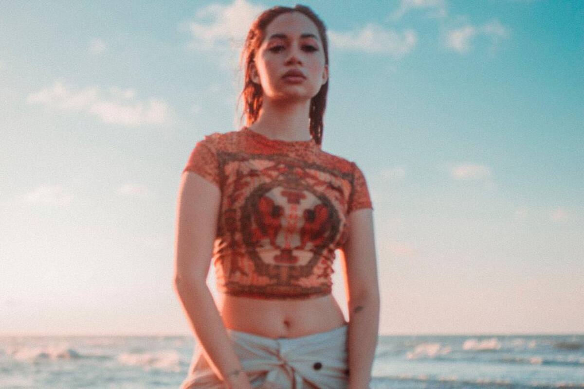 Aleja Clark presenta su nuevo sencillo titulado ‘El Vuelo’